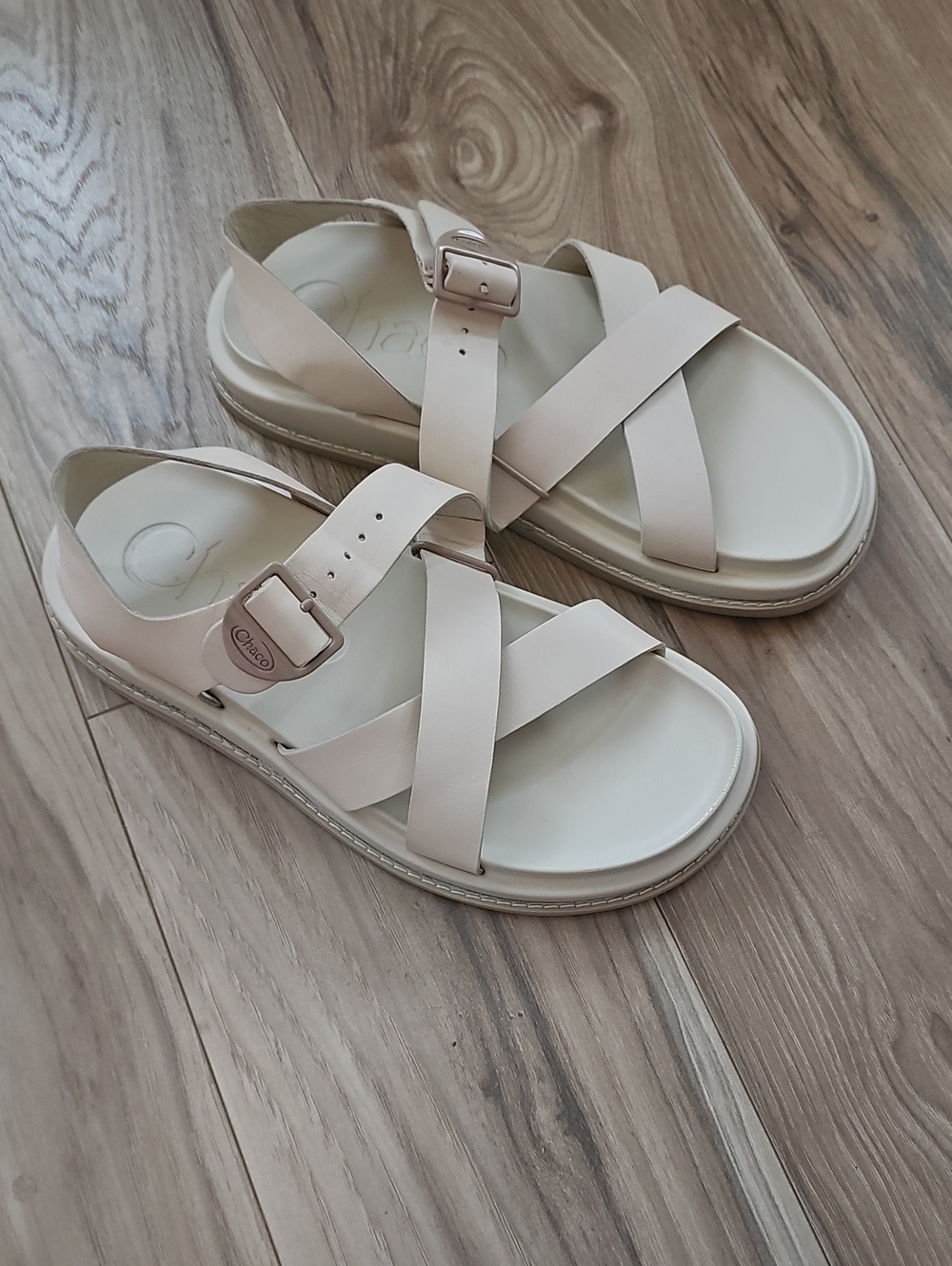 Chaco Cream & Tan Crisscross Buckle Sandals (New)
